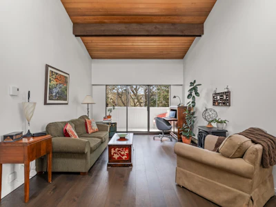 301-5553 16 Avenue - 3