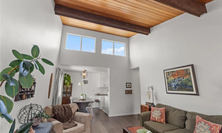 301-5553 16 Avenue