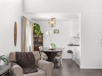 301-5553 16 Avenue - 5