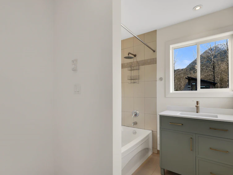 21-40137 Government Road, Squamish, BC, V8B 0N7 - 21