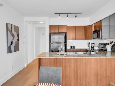 1051-1483 E King Edward Avenue - 5
