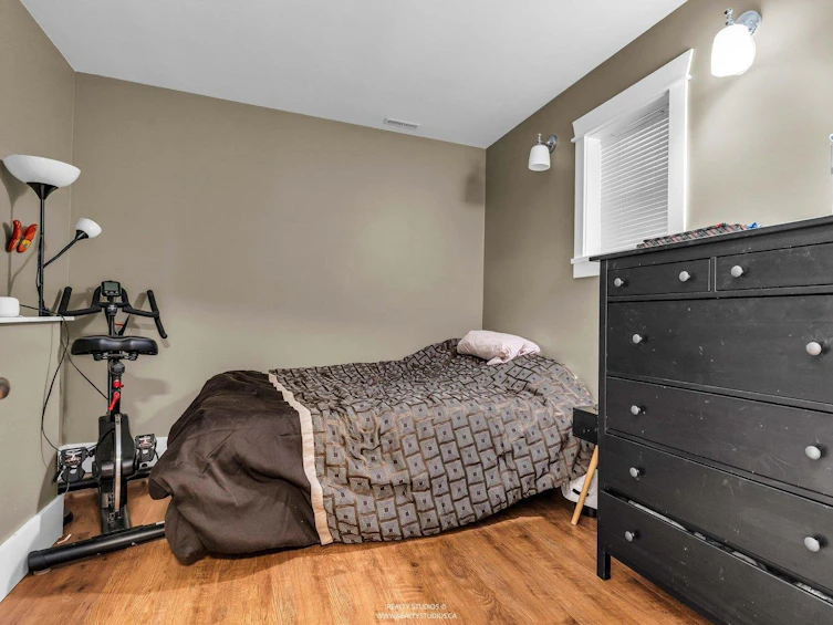 822 E 22nd Avenue, Vancouver, BC, V5V 1V7 - 5