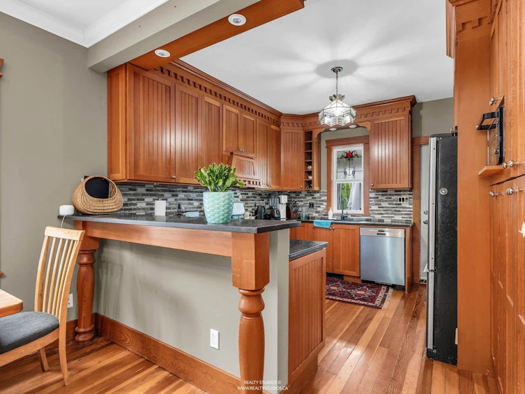 822 E 22nd Avenue, Vancouver, BC, V5V 1V7 - 10