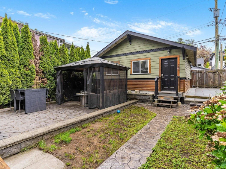 822 E 22nd Avenue, Vancouver, BC, V5V 1V7 - 22