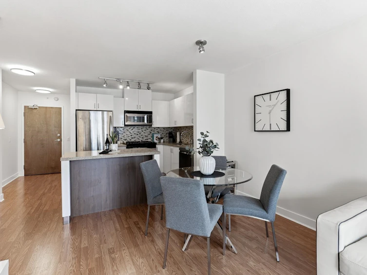 1104-175 W 1st Street, North Vancouver, BC, V7M 3N9 - 12