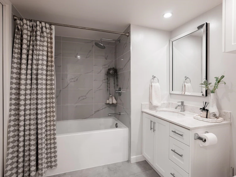 1104-175 W 1st Street, North Vancouver, BC, V7M 3N9 - 24