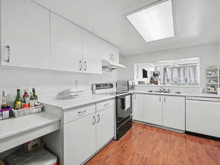 1701-14881 103a Avenue, Surrey, BC, V3R 0M5 - 8