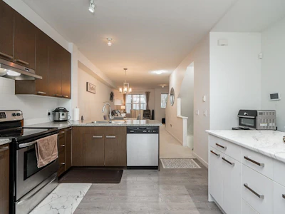 9-14838 61 Avenue - 4