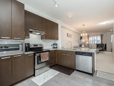 9-14838 61 Avenue - 3