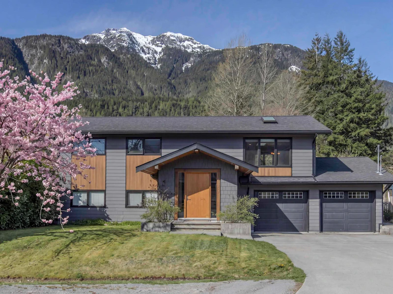 41557 Rod Road, Squamish BC V0N 0A4