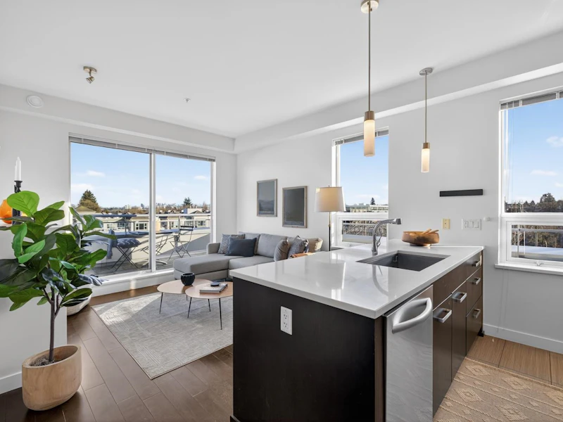 515 - 3333 Main Street, Vancouver BC V5V 3M8