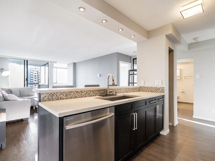 2101-9521 Cardston Court, Burnaby, BC, V3N 4R8 - 3