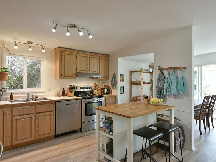 6217 Bligh Road, Sechelt, BC, V7Z 0M1 - 6