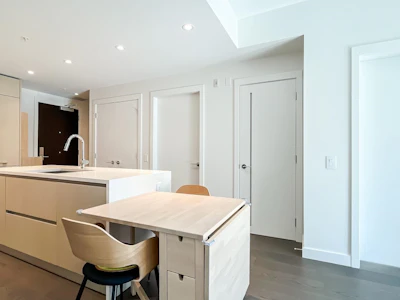 313-5168 Cambie Street - 3