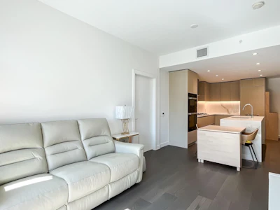 313-5168 Cambie Street - 5