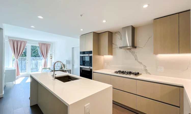 313-5168 Cambie Street