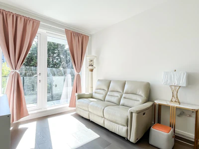 313-5168 Cambie Street - 4