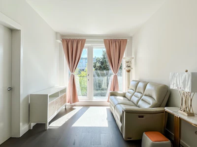 313-5168 Cambie Street - 3