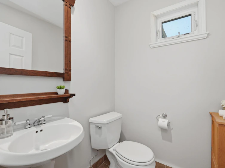 1558 Bowser Avenue, North Vancouver, BC, V7P 2Y3 - 11