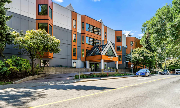 204-1150 Quayside Drive