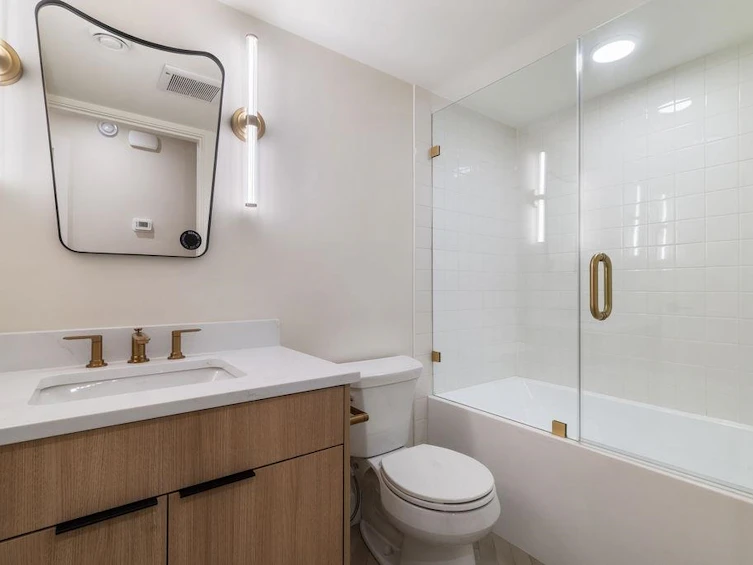 1-1933 Templeton Drive, Vancouver, BC, V5N 4V9 - 9