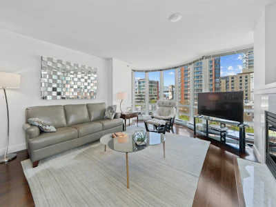 604-1501 Howe Street - 3