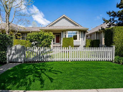 3-15425 Rosemary Heights Crescent - 2