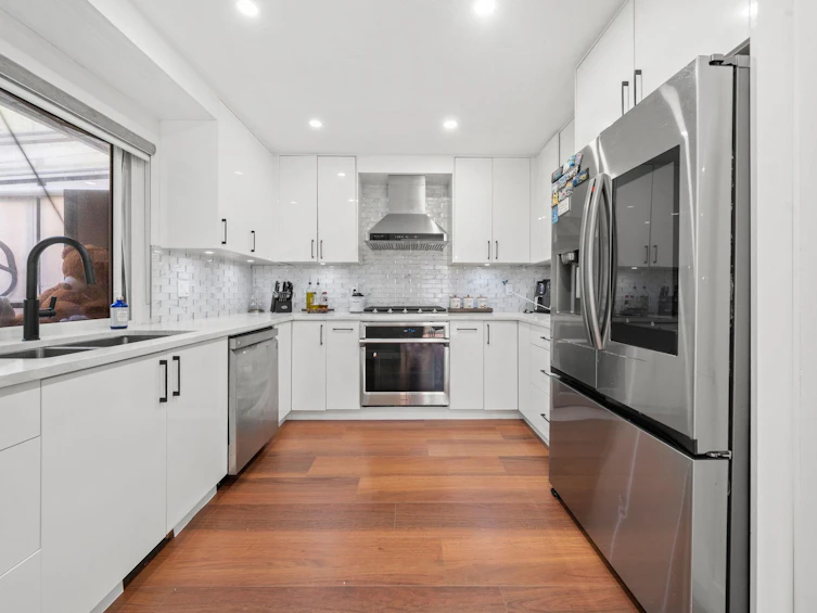 12501 76a Avenue, Surrey, BC, V3W 7W5 - 12