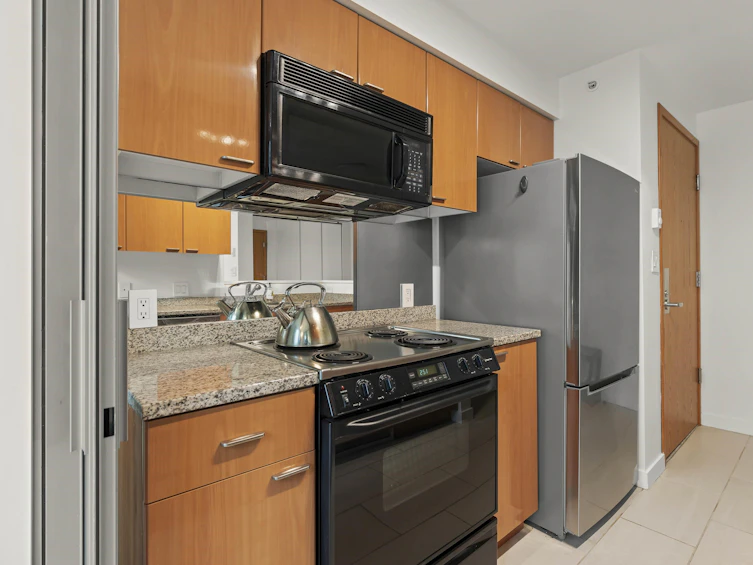 501-1200 W Georgia Street, Vancouver, BC, V6E 4R2 - 12