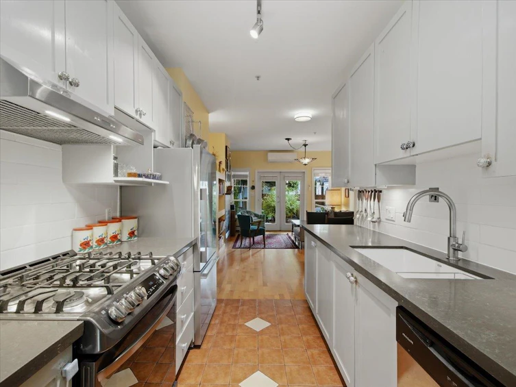 1320 Victoria Drive, Vancouver, BC, V5L 4G8 - 5
