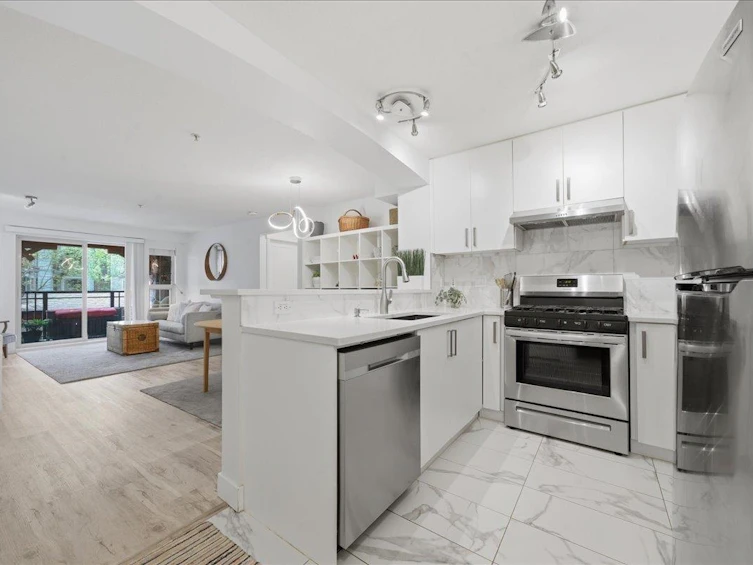 310-2966 Silver Springs Boulevard, Coquitlam, BC, V3E 3S1 - 2