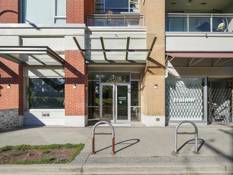 715-221 Union Street, Vancouver, BC, V6A 0B4