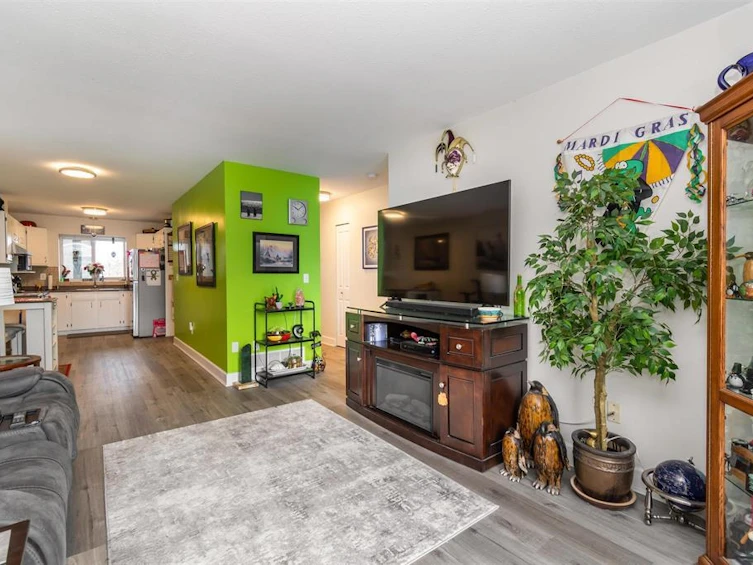 8-45435 Knight Road, Chilliwack, BC, V2R 3E8 - 3