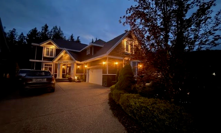 1012 Jay Crescent