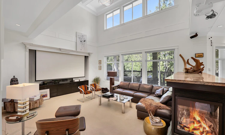 1012 Jay Crescent