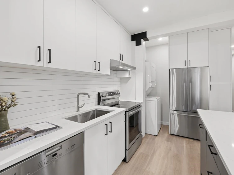 207-1535 Nelson Street, Vancouver, BC, V6C 1M2 - 9