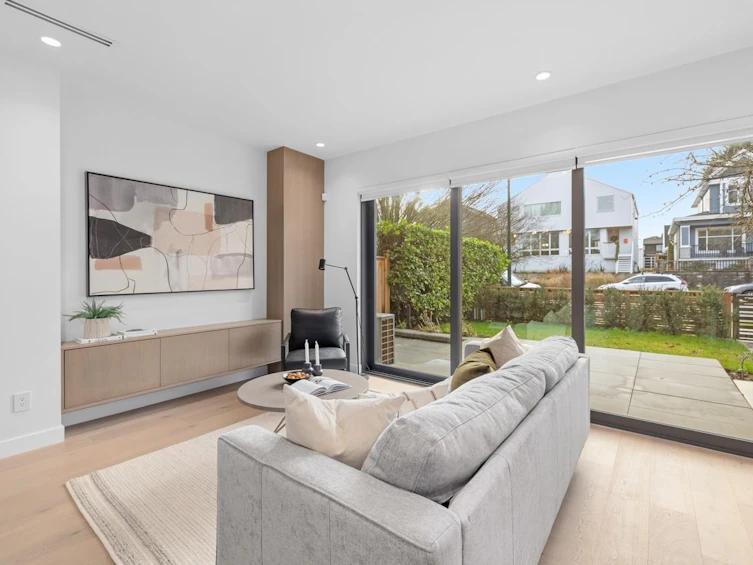 1-435 E 37th Avenue, Vancouver, BC, V5W 1E8 - 3