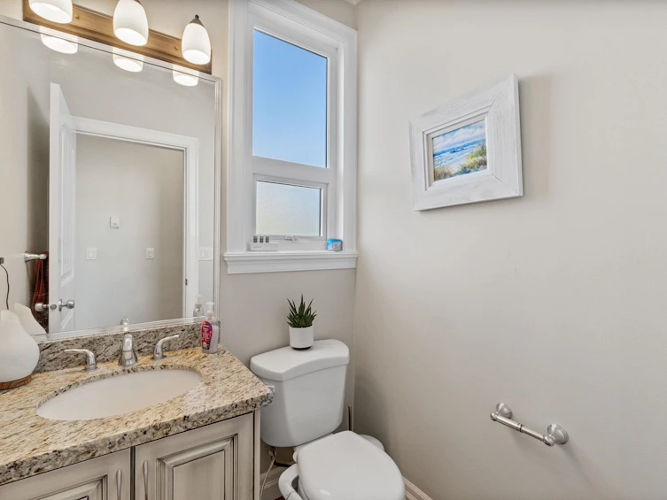 15595 Thrift Avenue, Surrey, BC, V4B 2L8 - 14