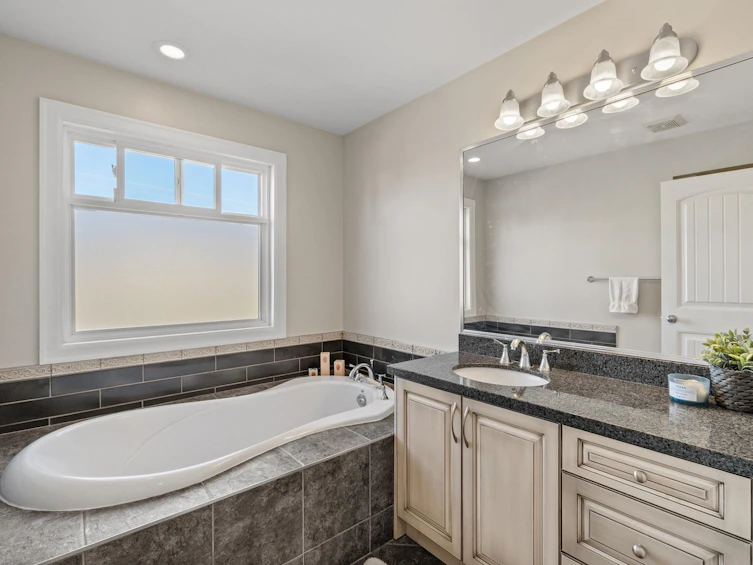 15595 Thrift Avenue, Surrey, BC, V4B 2L8 - 19