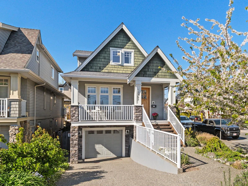 15595 Thrift Avenue, Surrey BC V4B 2L8