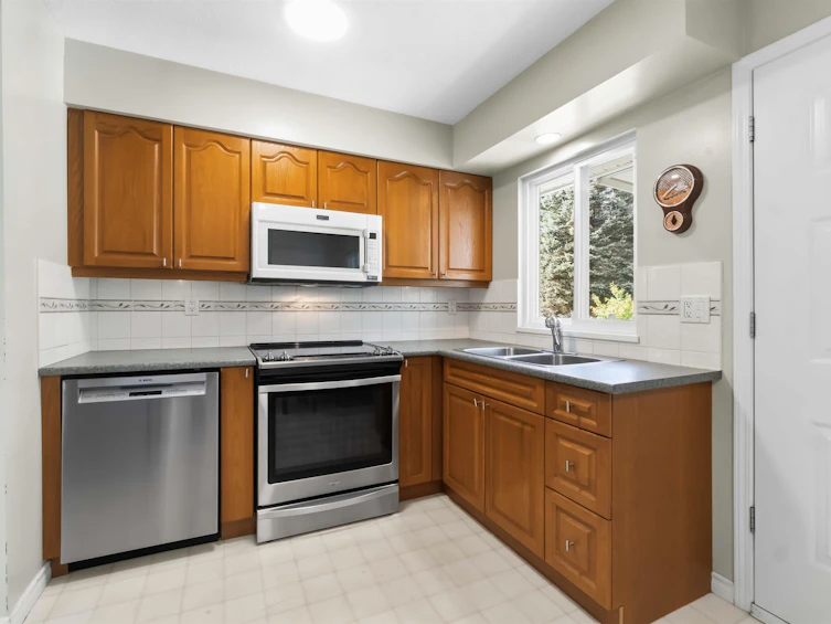 1861 Chalmers Avenue, Port Coquitlam, BC, V3B 2T3 - 11