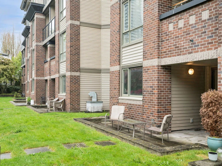 111-10822 City Parkway, Surrey, BC, V3T 0C2 - 16