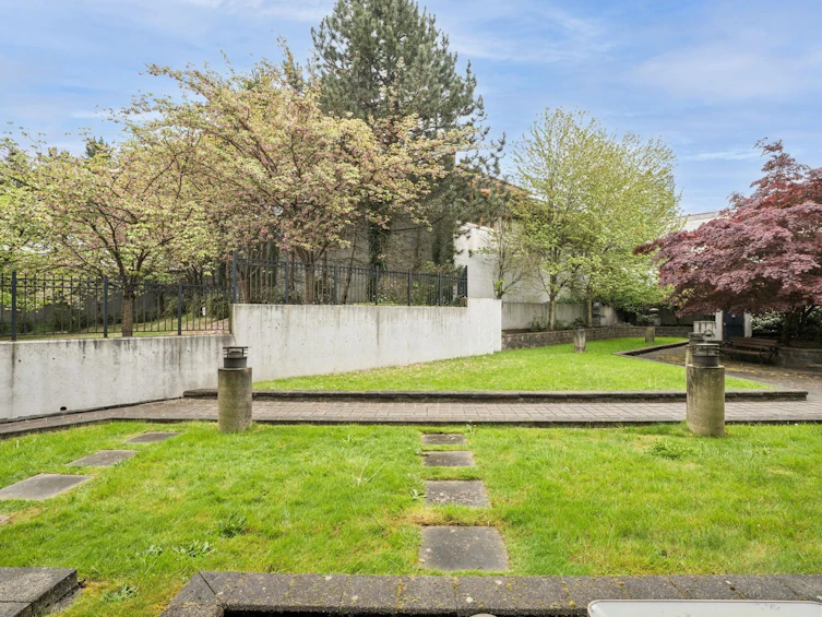111-10822 City Parkway, Surrey, BC, V3T 0C2 - 14