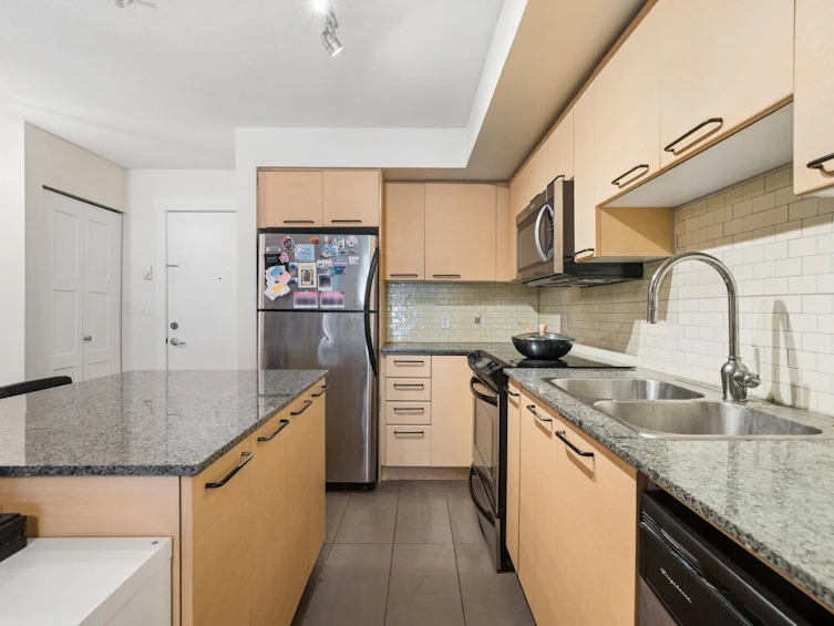 111-10822 City Parkway, Surrey, BC, V3T 0C2 - 7