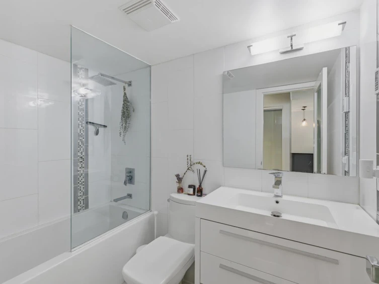 205-1864 Frances Street, Vancouver, BC, V5L 1Z7 - 18