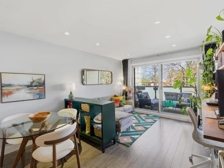 205-1864 Frances Street, Vancouver, BC, V5L 1Z7
