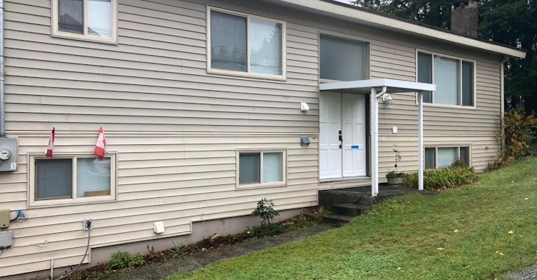 UPPER-5704 Dundas Street, Burnaby, BC, V5B 1B5