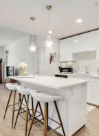 320 723 W 3rd Street
