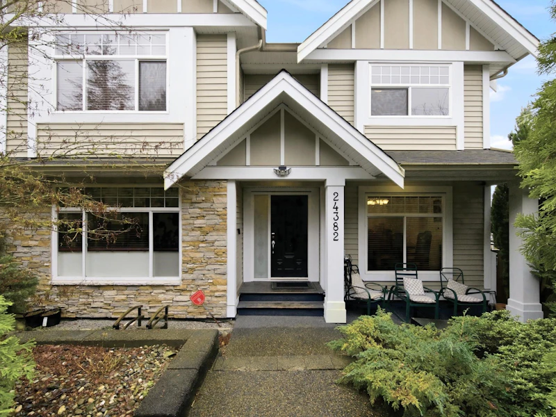 24382 104th Avenue, Maple Ridge BC V2W 2C4