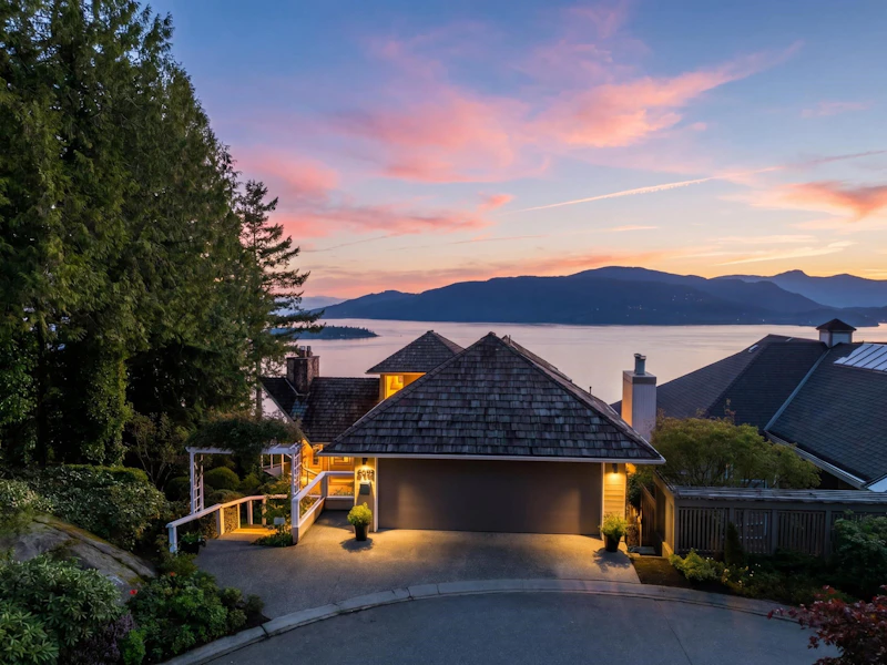 5447 Monte Bre Place, West Vancouver BC V7W 3A8